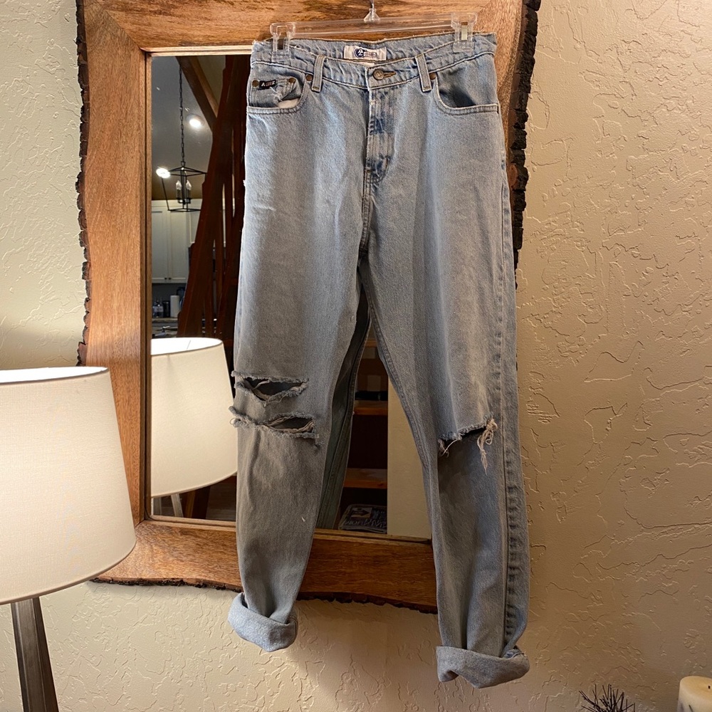 BABY BLUE VINTAGE MOM JEANS